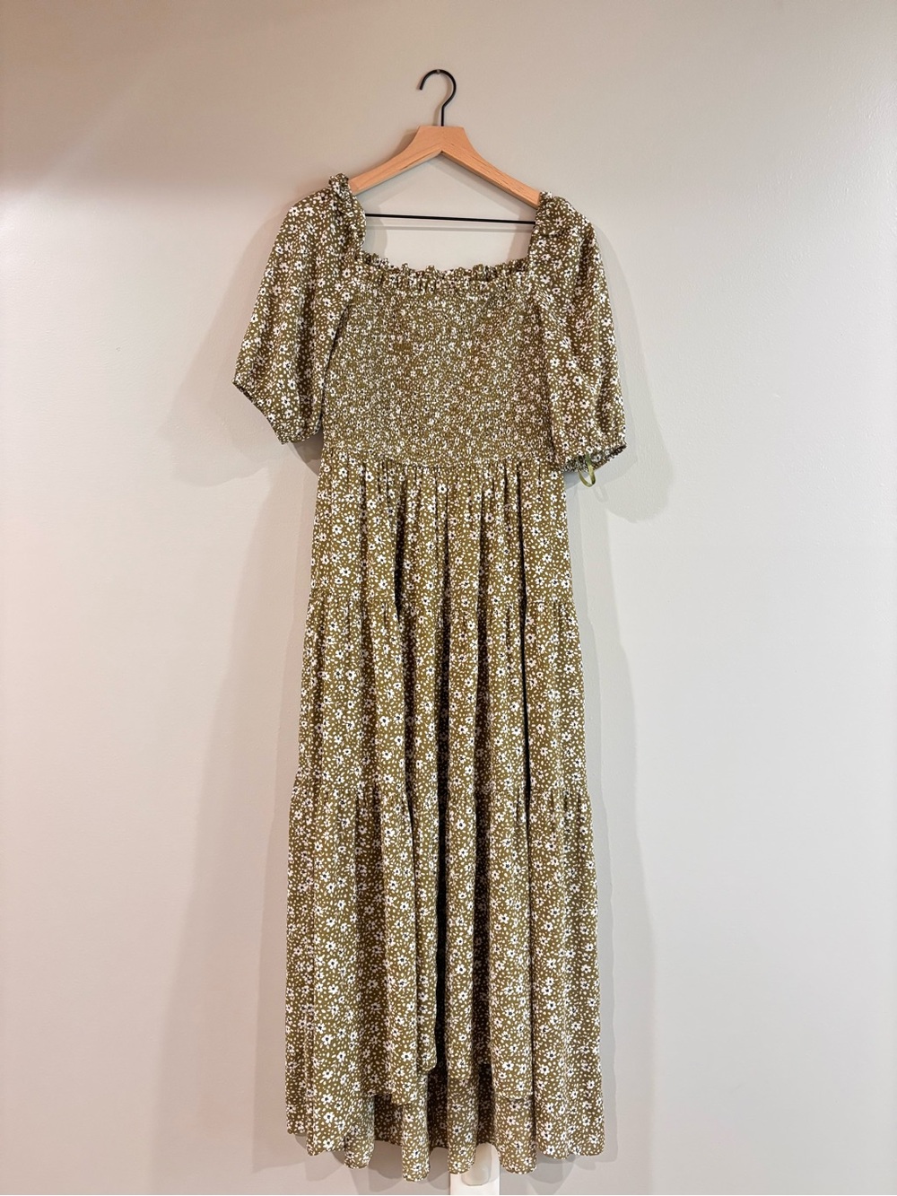Ann Taylor Smocked Square-Neck Floral Maxi Dress in Olive Green size 4